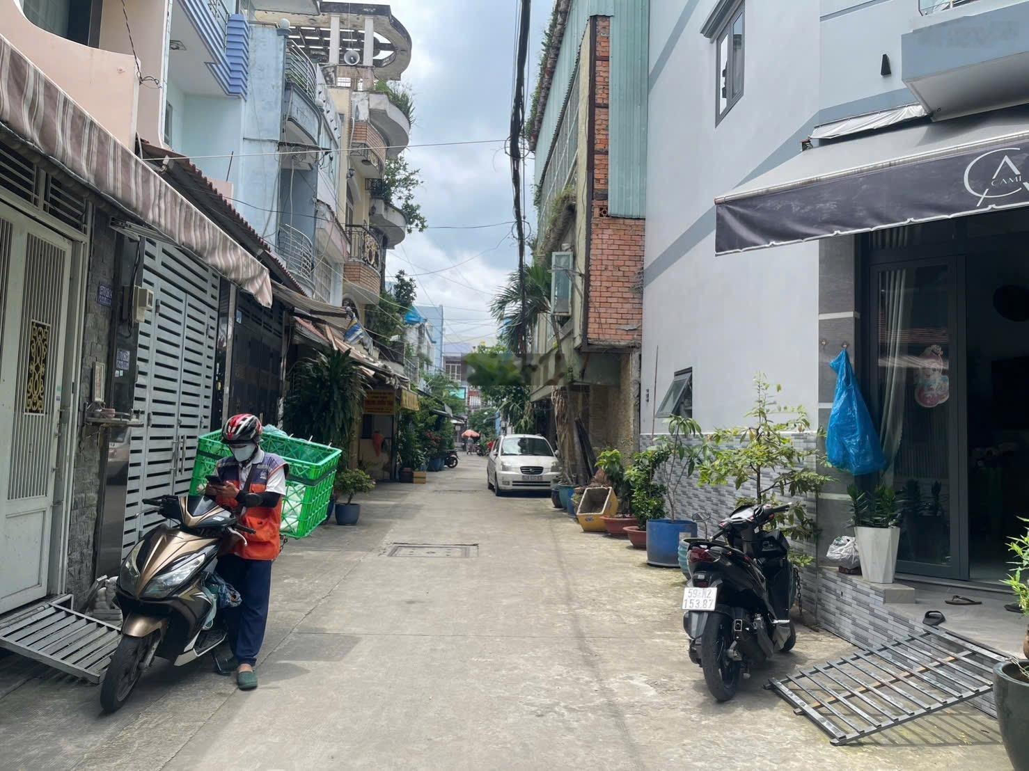 Bán nhà riêng đường Võ Văn Kiệt có 3PN, 6,9 tỷ, 73m2, căn góc 2MT hẻm không lộ giới nhà 2 tầng