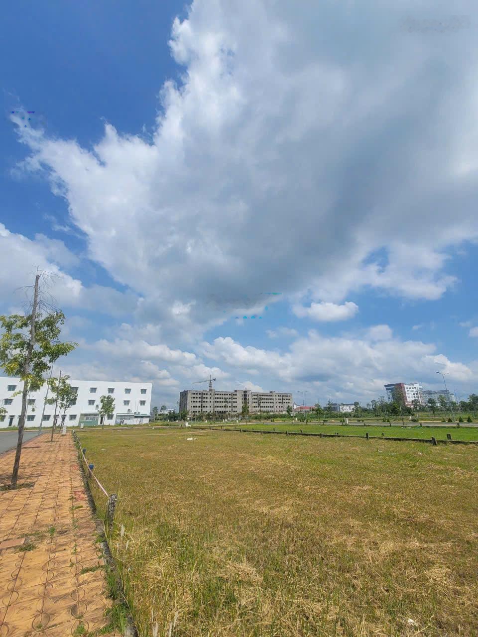 Nền đẹp đường D1 khu Hồng Phát An Bình gần BV SIS, BV Nhi, đại học FPT Cần Thơ dân trí cao