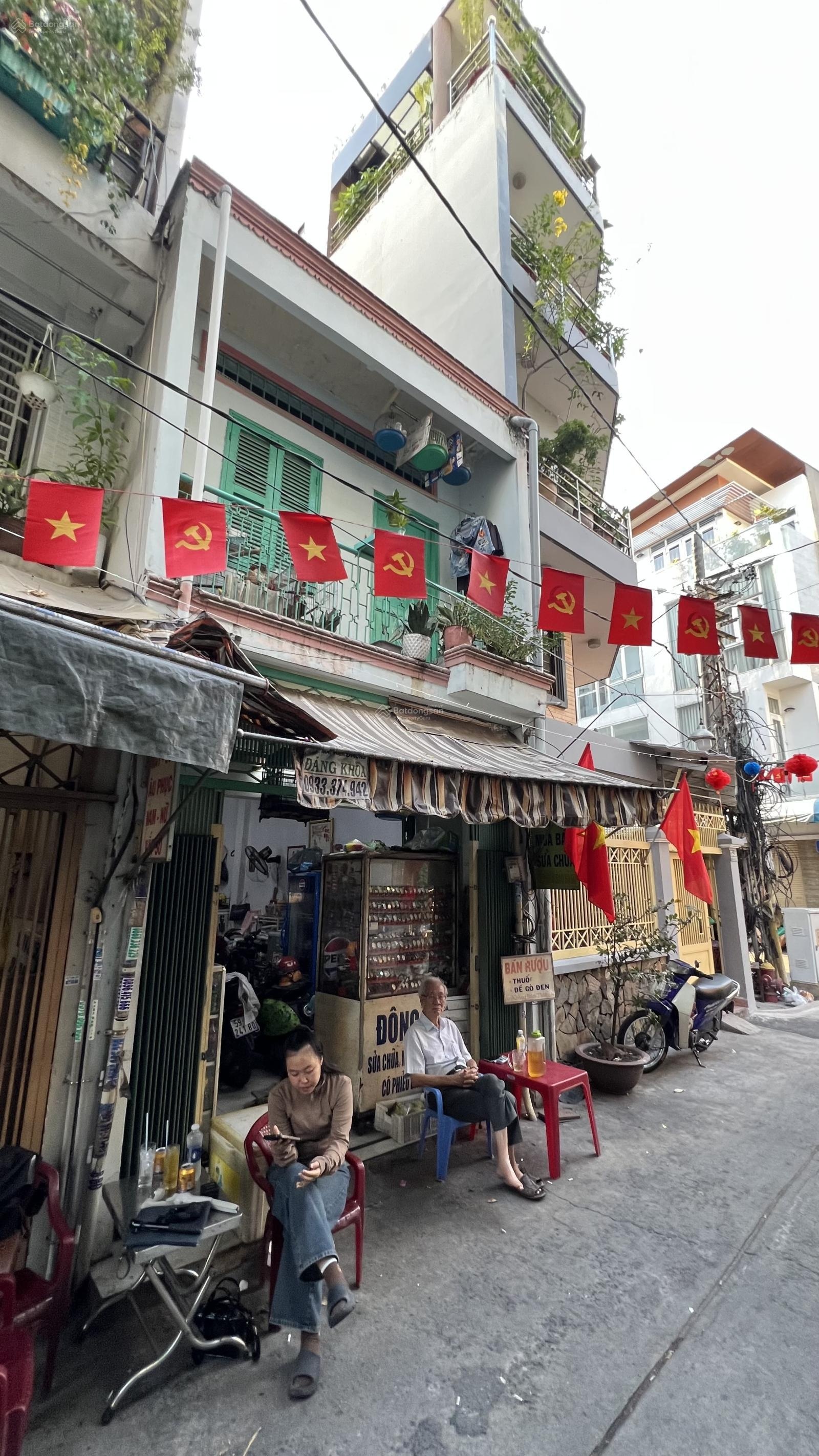 Nhà Nguyễn Đình Chiểu - Cư Xá Đô Thành Quận 3 cách mặt tiền 1 căn hẻm xe hơi DT ~33m2