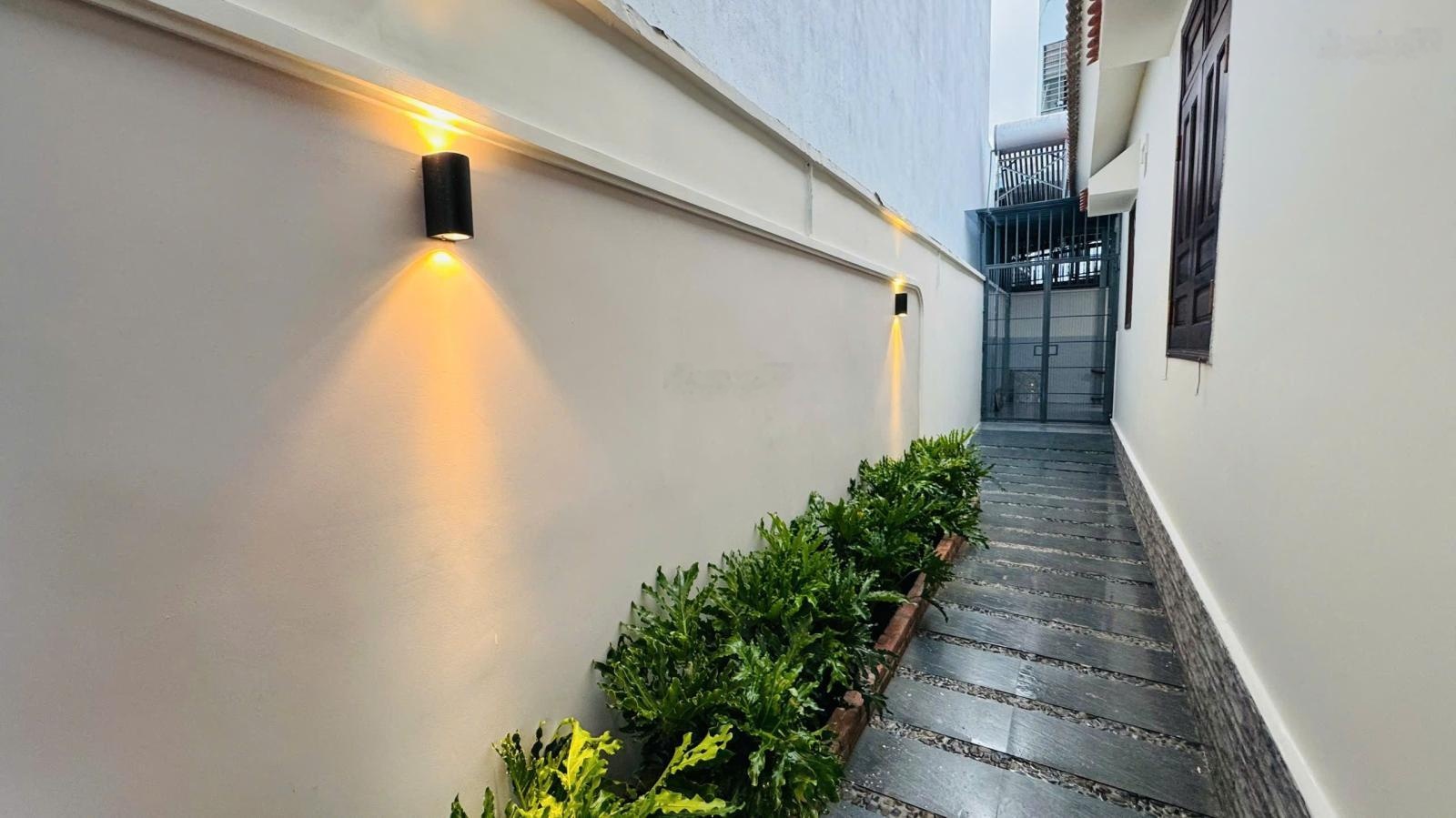 Bán nhà đẹp, mới, đường ô tô, hẻm 55 đường Gò Găng, sát khu đô thị Vĩnh Điềm Trung, Nha Trang