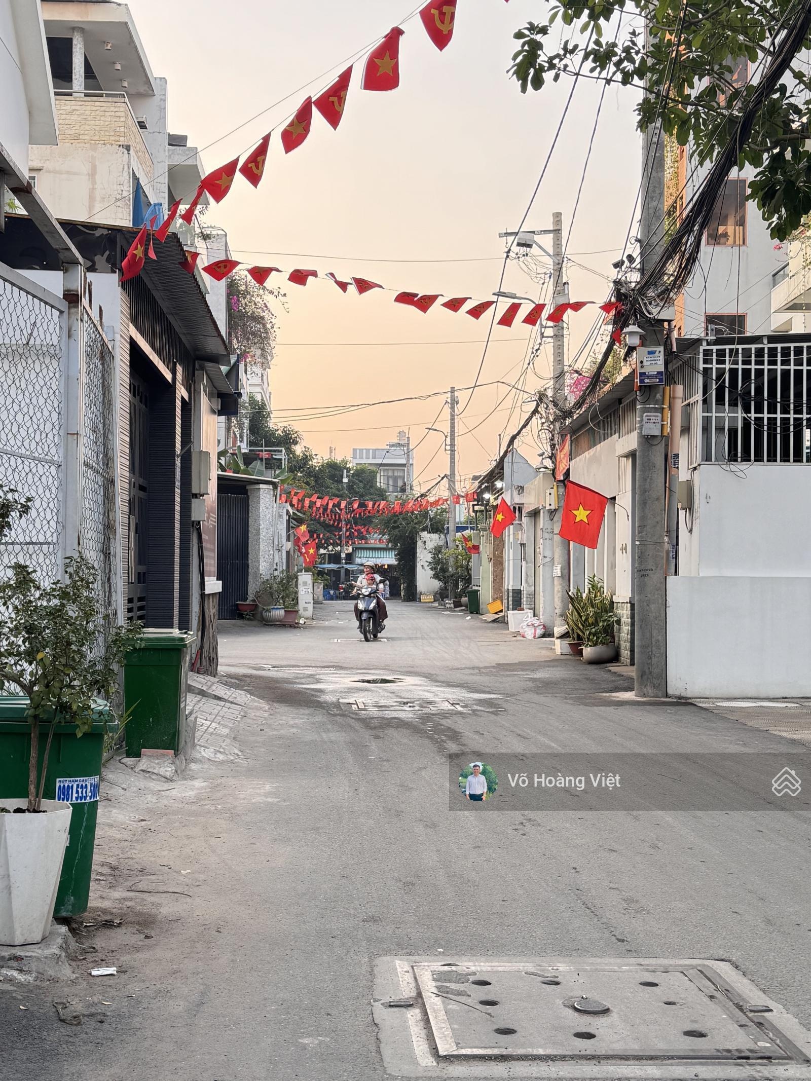 Nhà 4 tầng mặt tiền q.2 - 122m2 - xe hơi ngủ trong nhà - giá chỉ 13.x tỷ - nhà giá tốt - xem là ưng