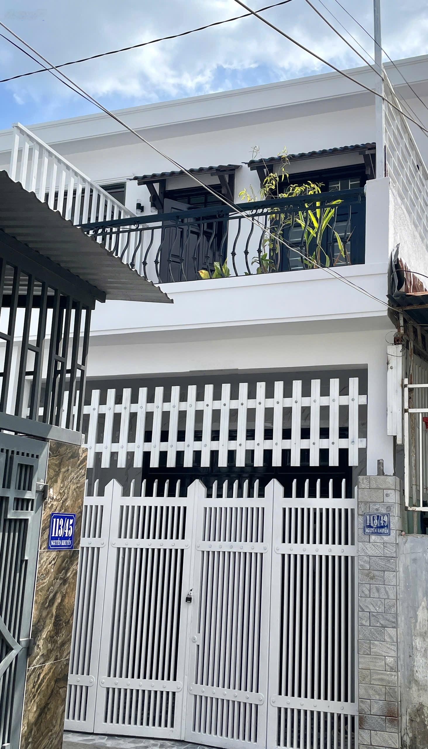 Bán nhà hẻm Nguyễn Khuyến, Vĩnh Hải. DT: 4x12m, 3.2 tỷ, 1 trệt 1 lầu, nhà mới ở ngay