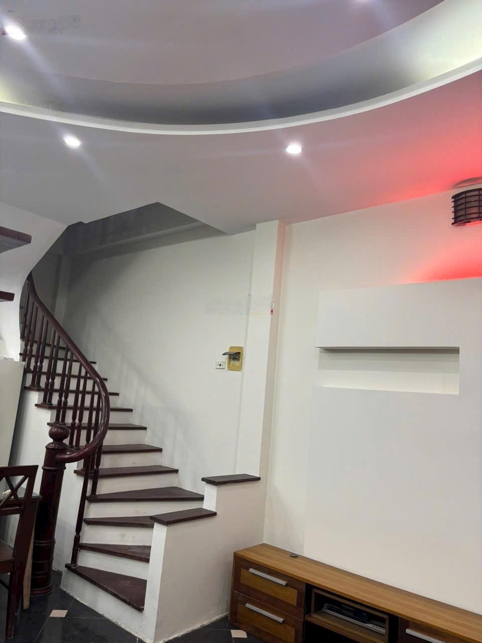 Cho thuê nhà 3 tầng vào ở ngay tại Thanh Bình Mỗ Lao Hà Đông Hà Nội. Dt 50m, ô tô gần nhà, ngõ rộng