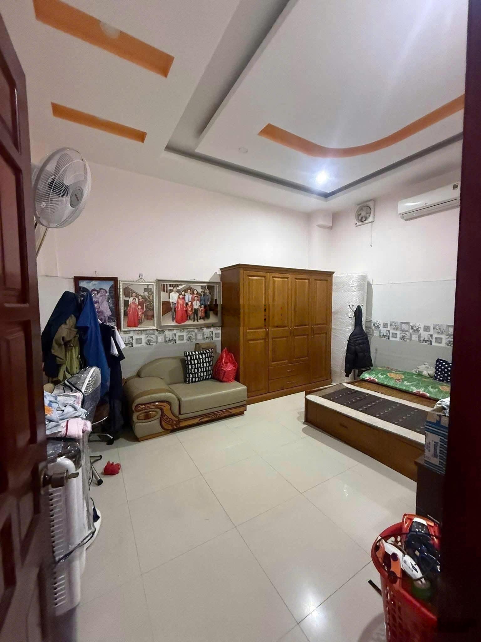 Bán Nhà Mặt Tiền 3 tầng - Nguyễn Quang Bích