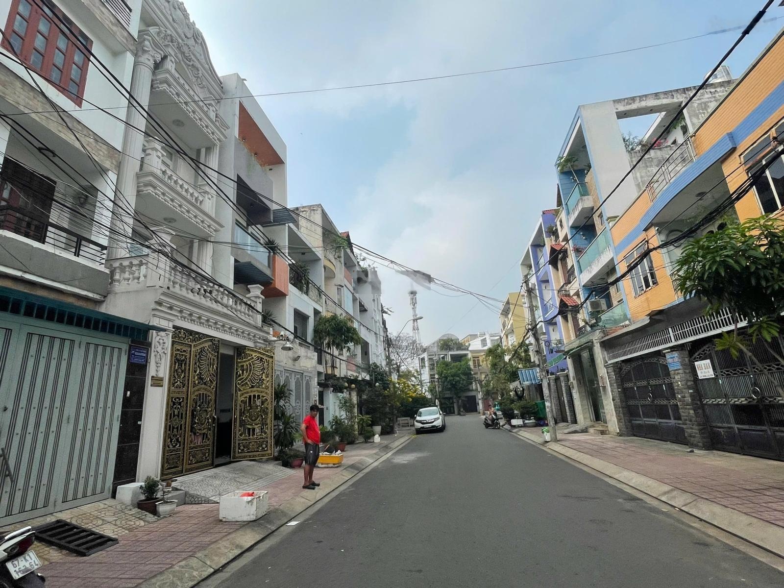 Bán khách sạn - Đang kinh doanh - Có dòng tiền 70 triệu 1 tháng - 4 tầng 80m2 (5x16m) Phan Anh