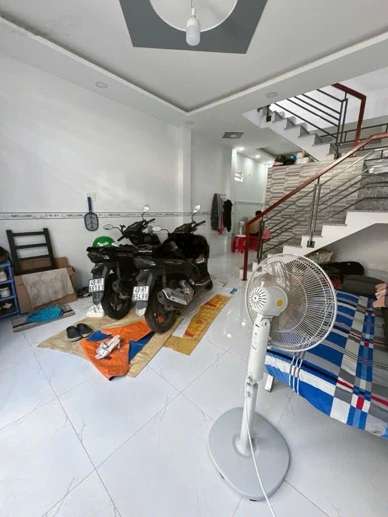 Bán nhà 4x8m đúc kiên cố 1 lầu 2PN, 2WC chỉ 3.x tỷ ngay p11 GV