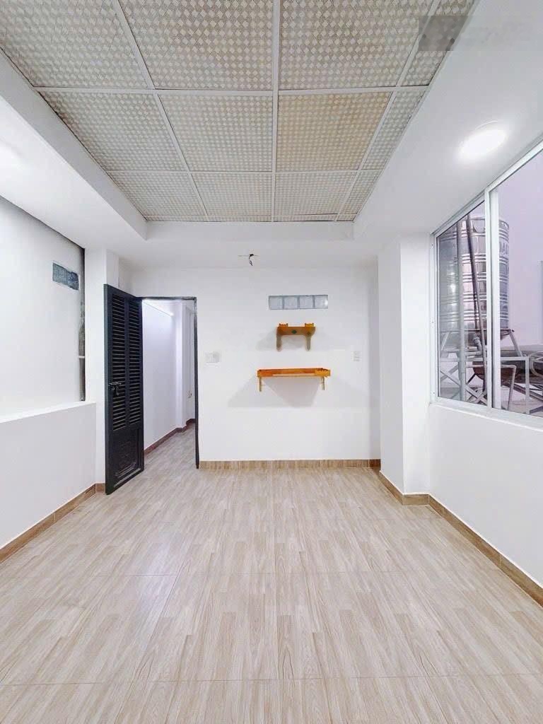 -nhà 3 tầng- đường trước nhà 4m- nhà mới vào ở ngay- đ. đoàn văn bơ- phường 14- quận 4.-