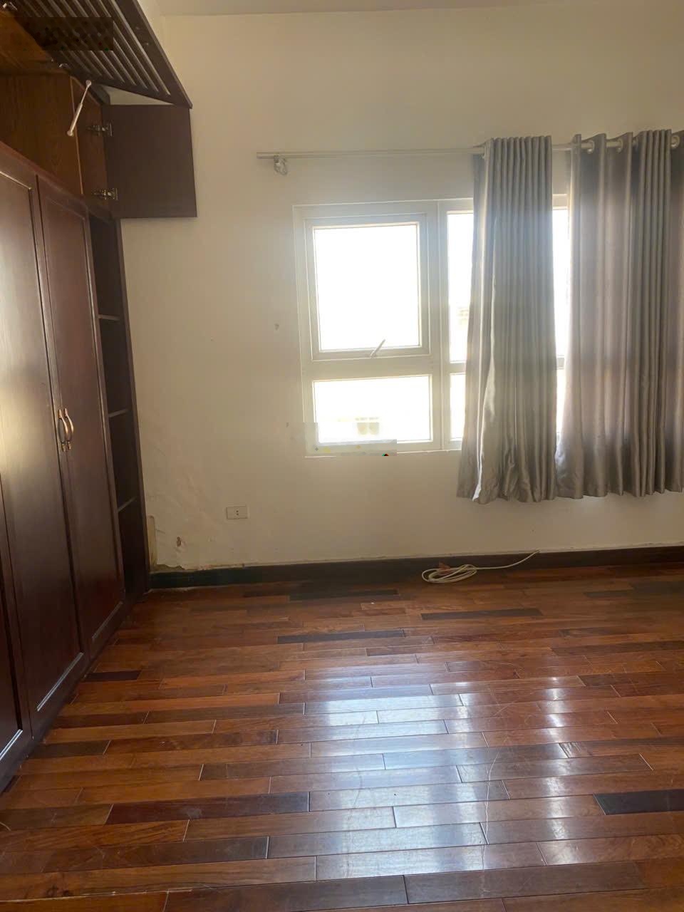 Cần bán căn CC M5 Nguyễn Chí Thanh, Đống Đa. DT 149m2, 3N, 2 WC. Tầng đẹp. 13 tỷ