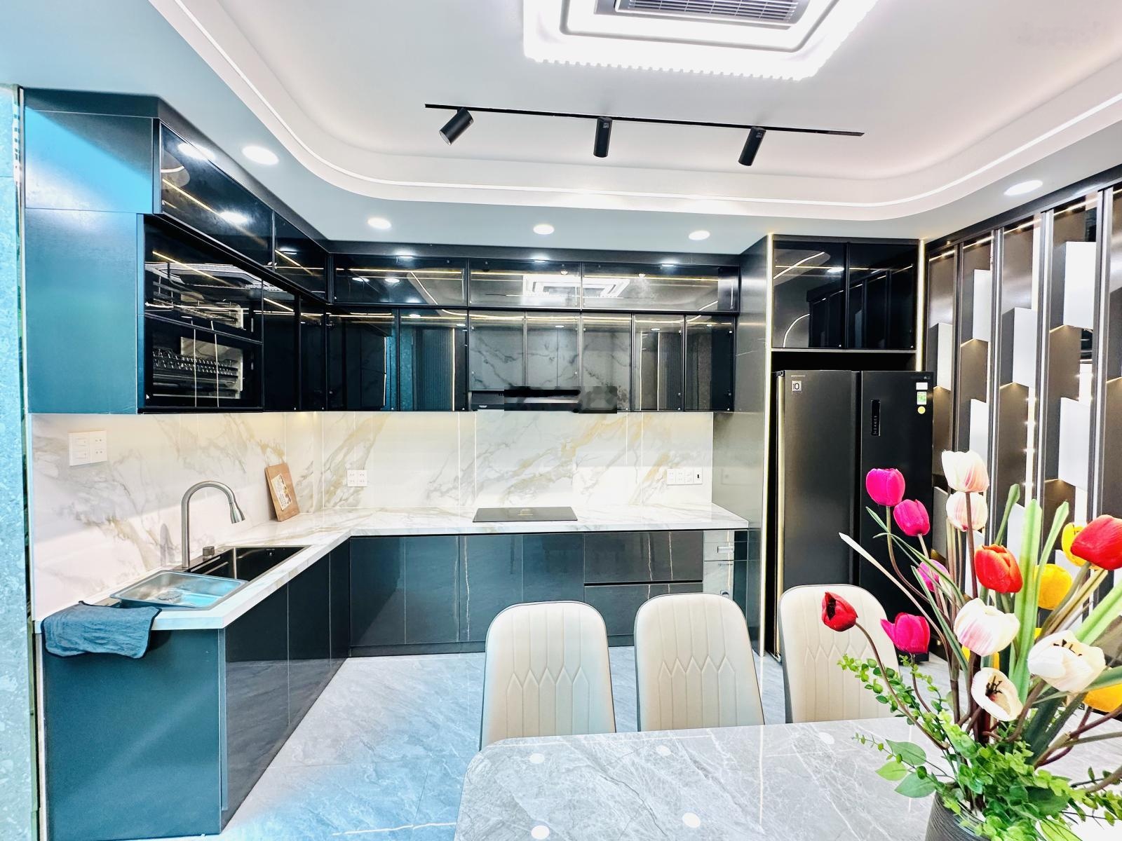 Giảm giá nhà phố 4m x 16m 1 lửng 3 lầu Full nội thất đường Tô Ký ngay bên cạnh trường đại học GTVT