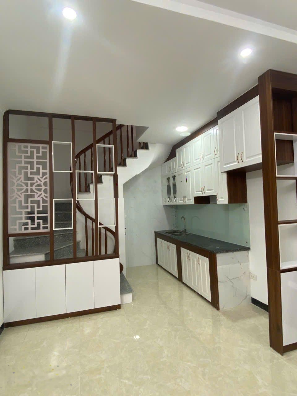 Cổ linh- thạch bàn, bán nhà mới koong, về ở ngay đón tết