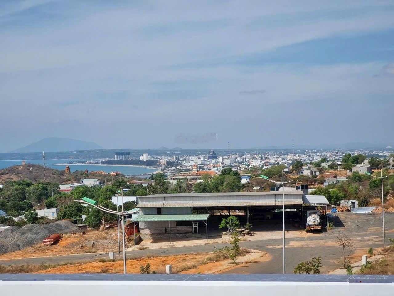 Bán gấp trước tết nền phố tây 2 mặt đường trước sau, giá chỉ 1,5 tỷ