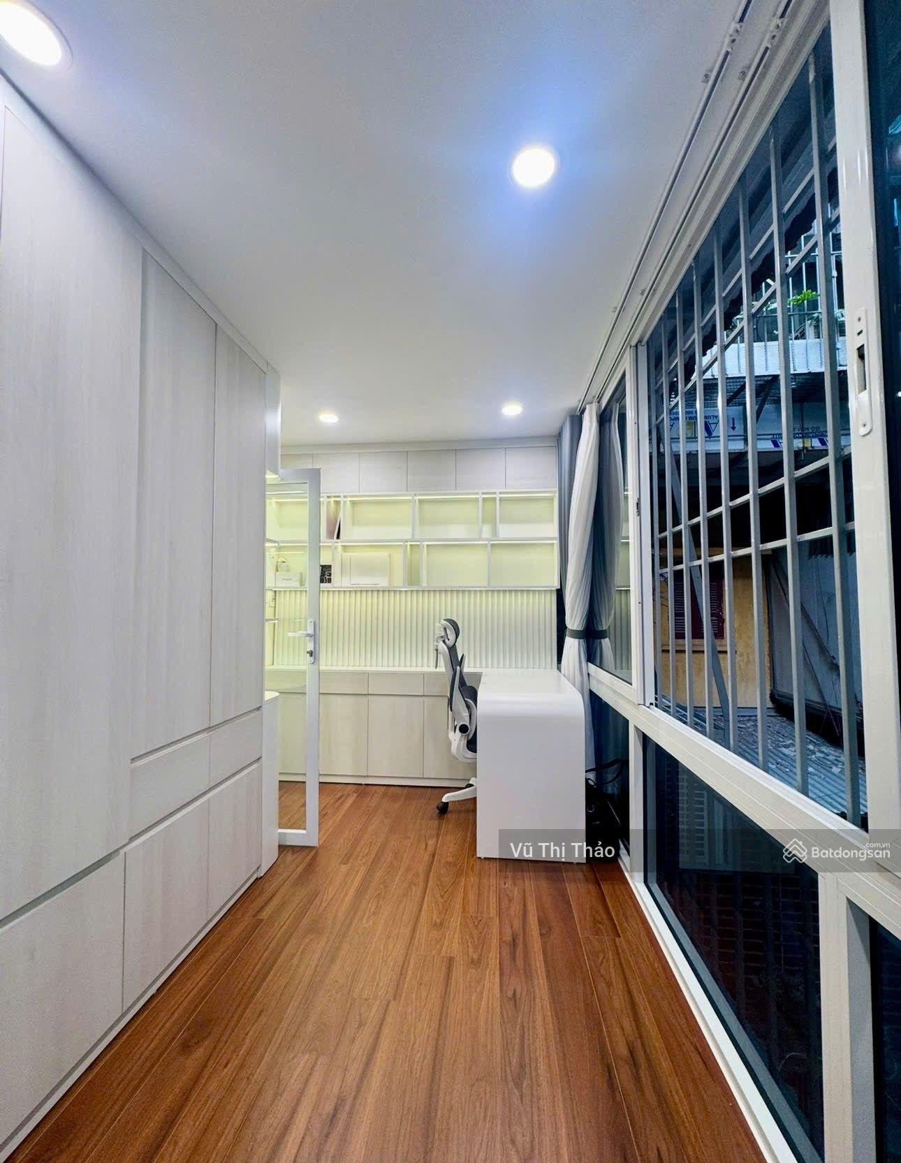 Chính chủ bán nhà tập thể láng hạ, thái hà, 82m, 3pn, 2wc, lô góc, tầng thấp, nhà đẹp, full đồ