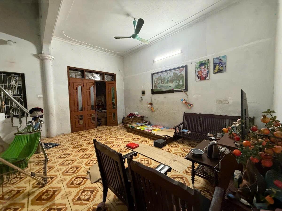 134m x 3 tầng - 24 tỷ ( 179tr/m) - sổ riêng - quận long biên