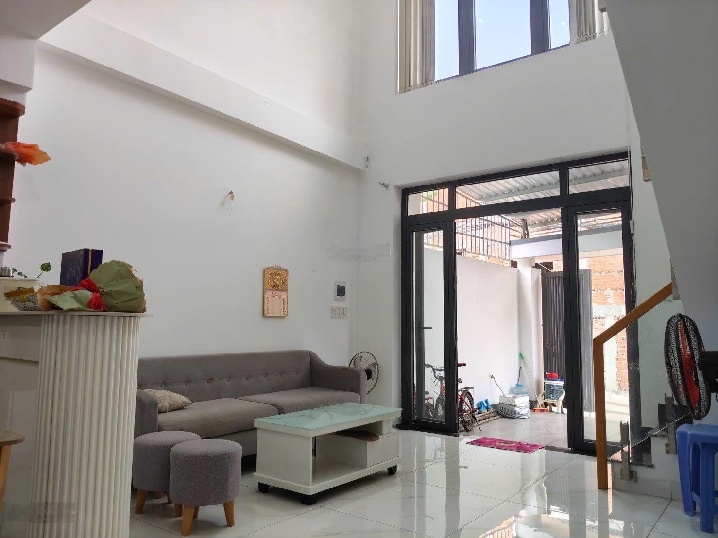 Nhà Phú Hoà 1 trệt 1 lửng full nội thất chỉ 2 tỷ 850, LH E Việt