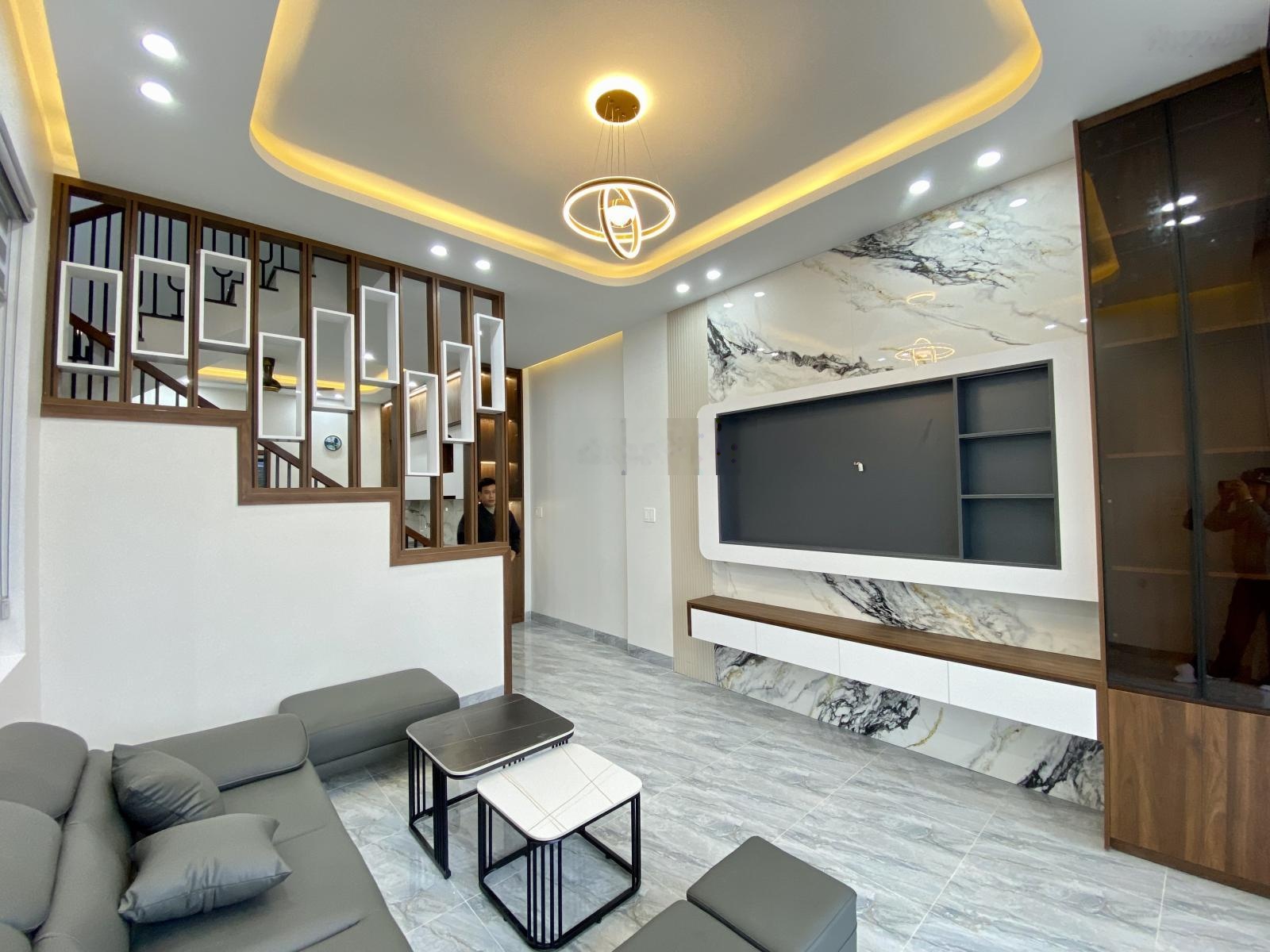 Nhà kiệt 69 Lê Ngô Cát. Cạnh trường tiểu học. Cách đường chính 150m.