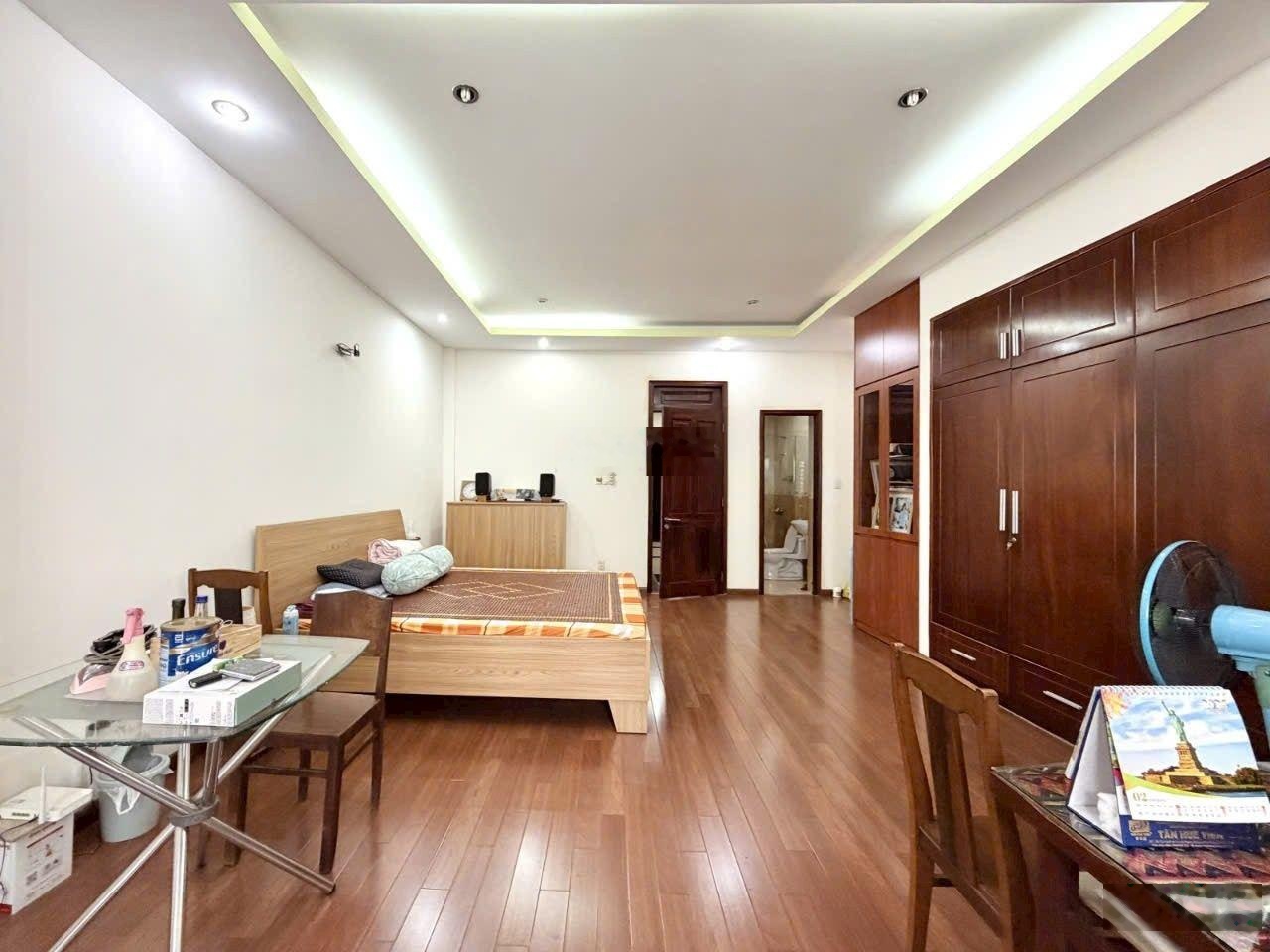 Xe hơi vào nhà - Phú Nhuận - Thích Quảng Đức - 135m2 - Ngang 5m - 4 tầng - Gara ô tô - Thang máy