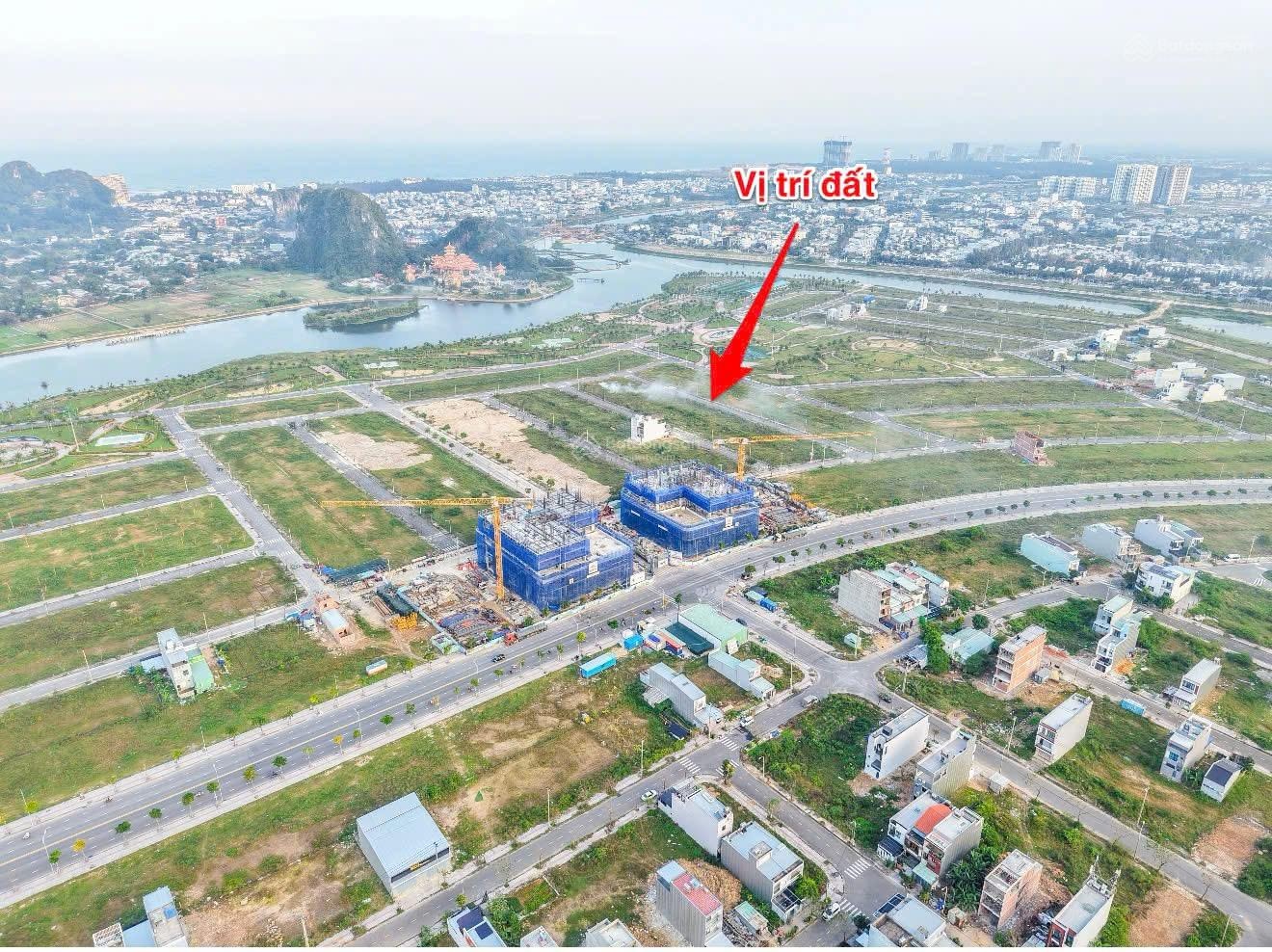 B2.122 hướng nam khu đầm sen nam hoà xuân . Giá tốt. Lô đẹp.