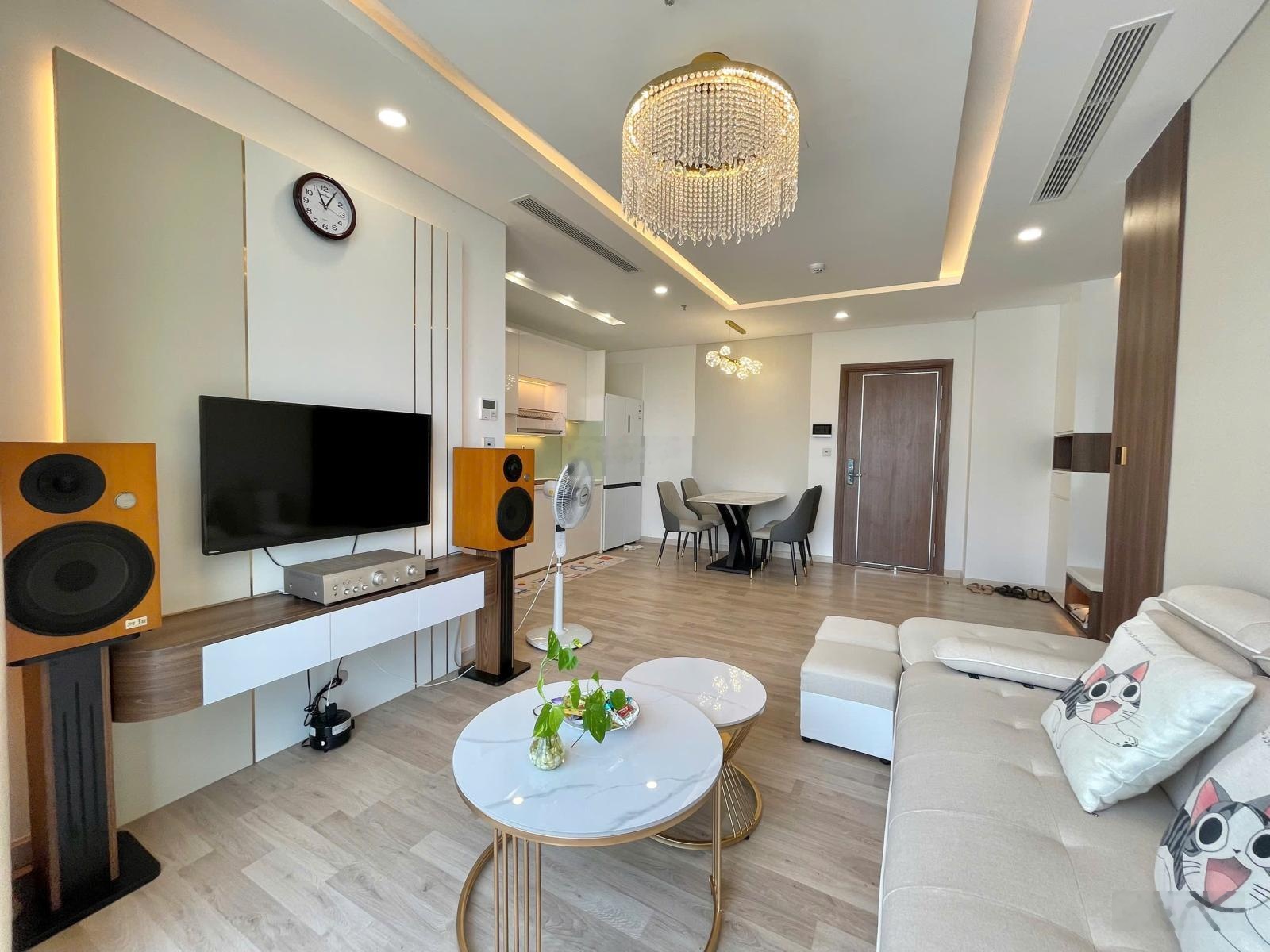 Cho thuê căn hộ 2 phòng ngủ ở CT1 RiverSide Luxury