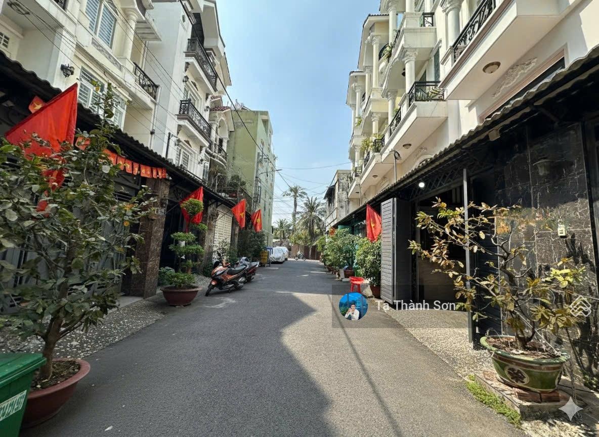 Trục Phạm Văn Đồng, 8.8TỶ 4 tầng full nội thất KDC đồng bộ, 4PN5WC sổ hoàn công chuẩn, nhà mới