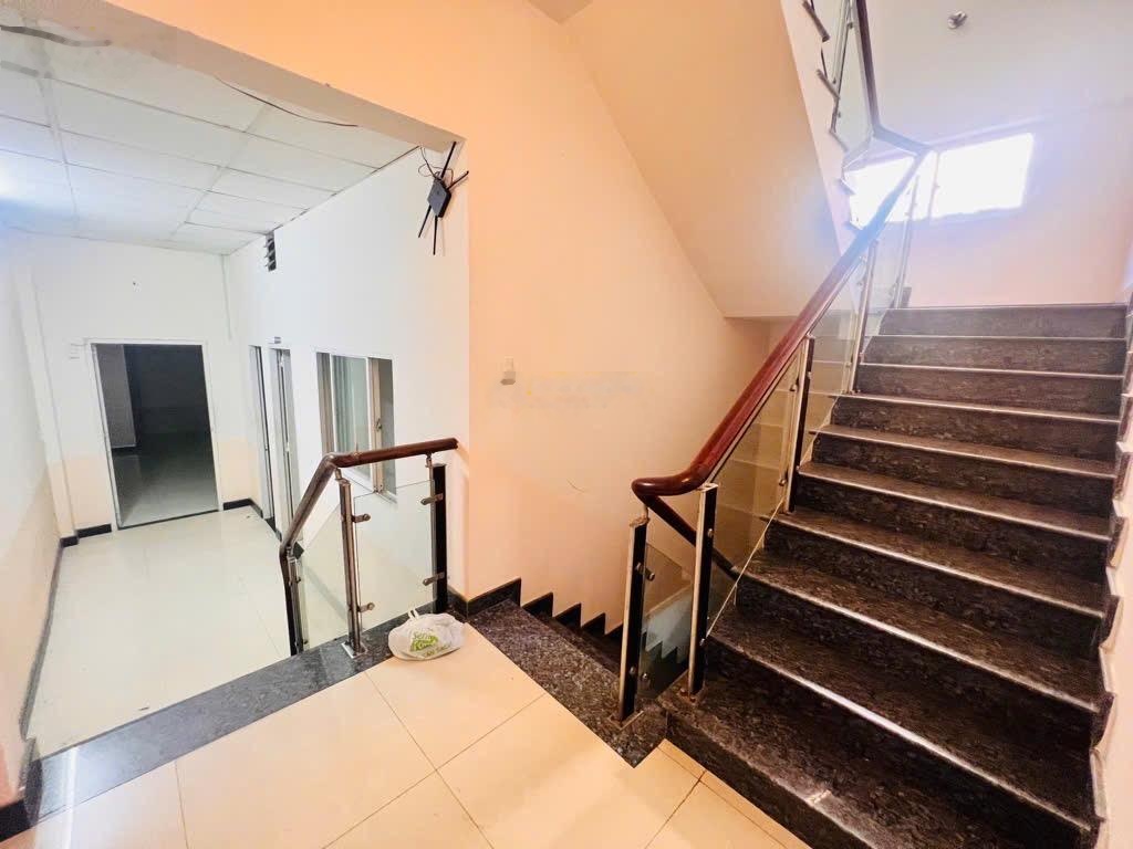 Nhà đẹp HXH 4 tầng có hầm - 190m2 DTSD ngang đẹp gần 6m chỉ 13,9 tỷ Thống Nhất, Gò Vấp