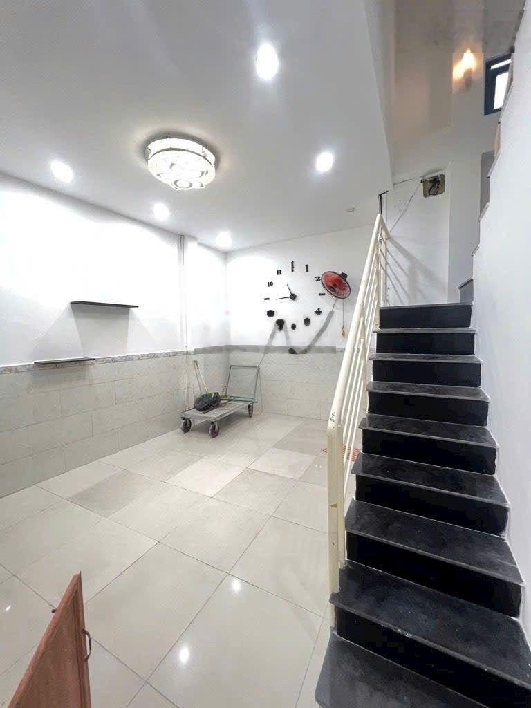 Nhà nhỏ đầy đủ công năng - ô tô đỗ cổng - 4 tầng giá 3.95 tỷ bùi đình túy