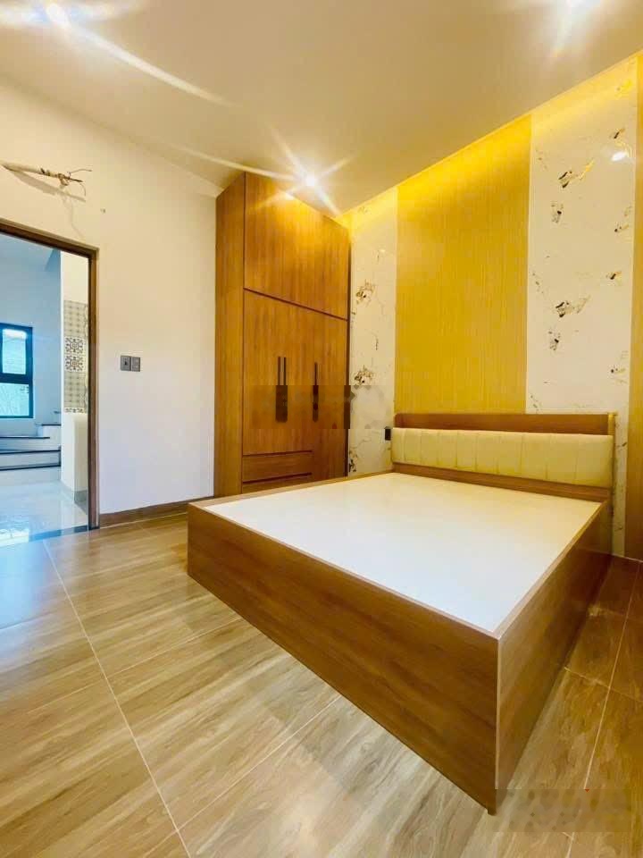 Nhà 2 tầng kiệt Ngự Bình ngay trung tâm thành phố. Cách Chợ An Cựu 500m