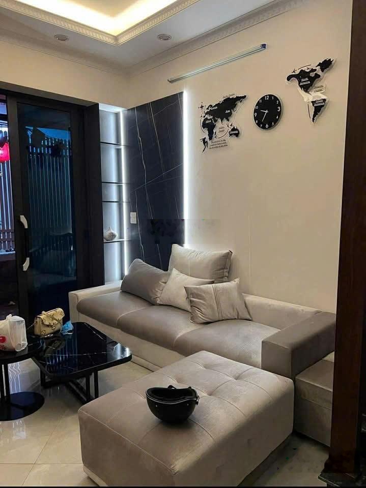 Cho thuê nhà ngõ 175 Nguyễn Khang 43m2 x5T giá 14tr/th