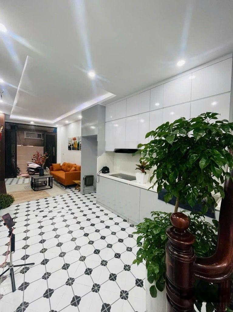 Bán nhà Xuân La 34m² 5 tầng 9.0 tỷ Ngõ thông Lạc Long Quân, ô tô 4 chỗ qua