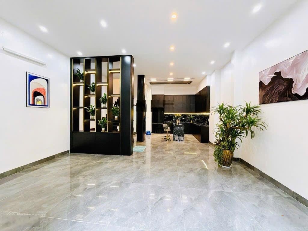 Nhà Mặt Ngõ Ô Tô , Gần Hồ Hoàng Cầu , 72m2 , 6 tầng thang máy , Siêu đẹp , pháp lý chuẩn Giá 28,8 T