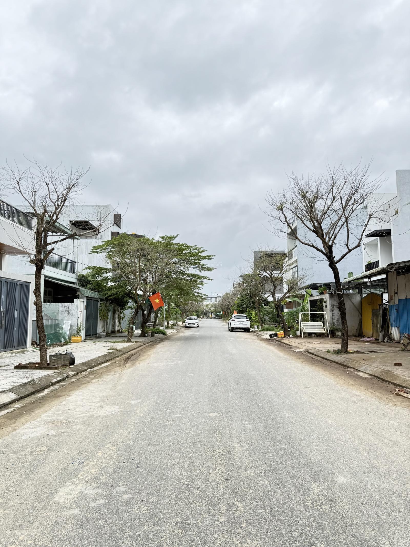 Tôi cần bán lô đất Điện Âm Dầu Khí - đường Thâm Tâm - trục thông Minh Mạng