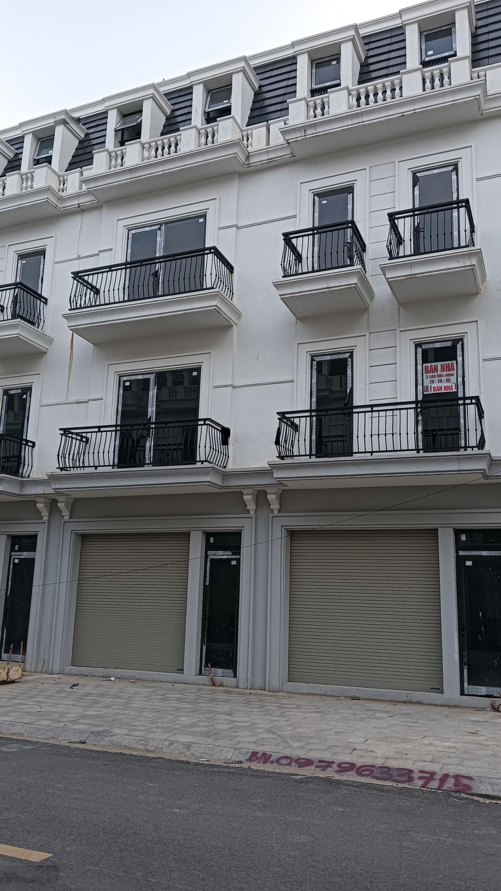 Bán nhà MB Hồ Sen 90m2, 4 tầng, sổ hồng đầy đủ, 5 tỷ 9