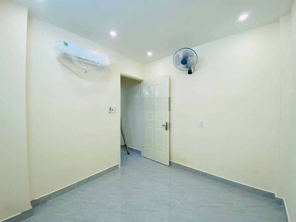 Chỉ 5,9 tỷ- Phan Đăng Lưu-35m-3 phòng Ngủ- 2 Mặt Tiền Hẻm thông.