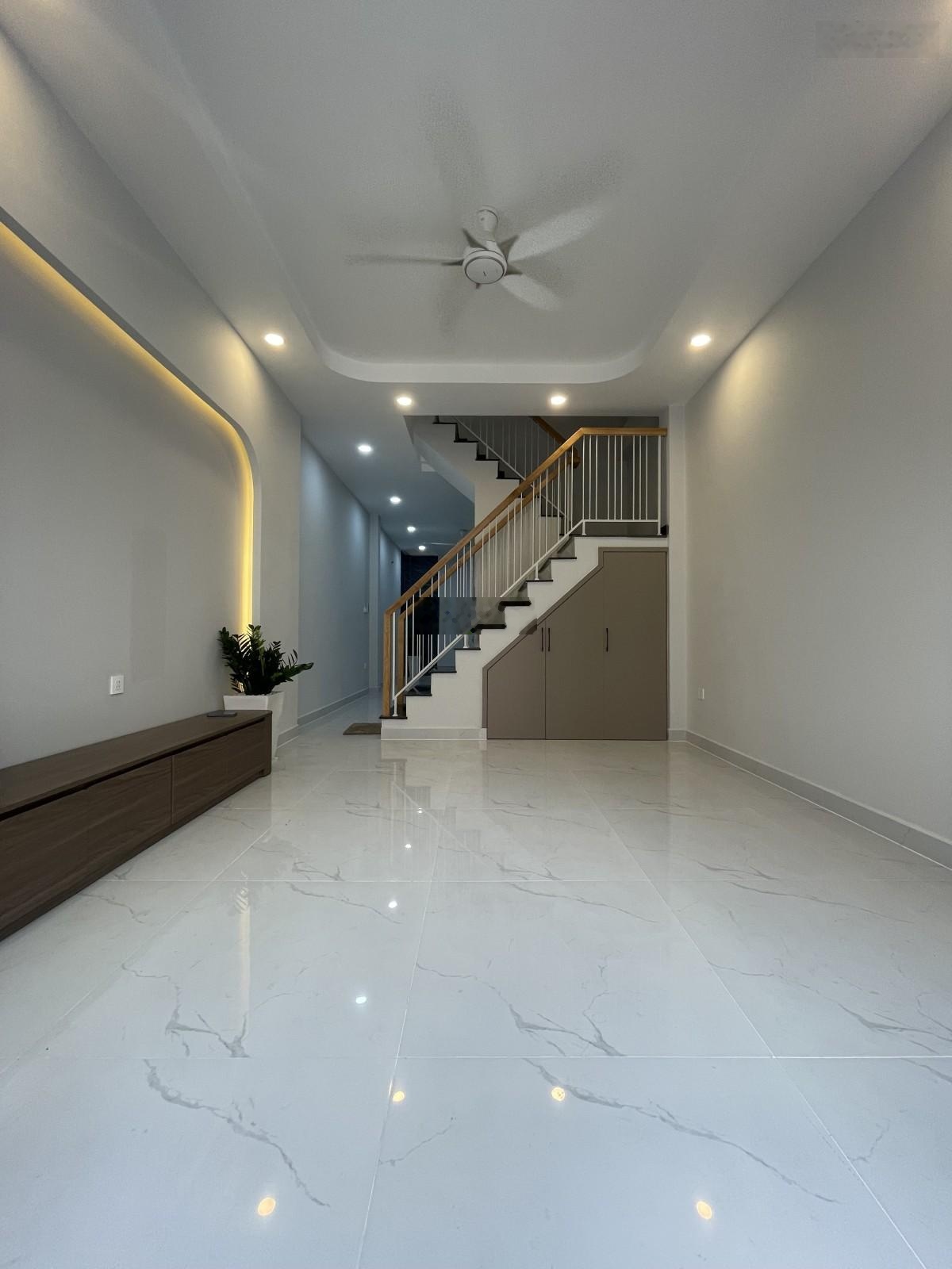 Bán nhà hẻm xe hơi Trường Chinh, Tân Bình, 4x15, 60m2, 3 tầng, chỉ 8.68 tỷ