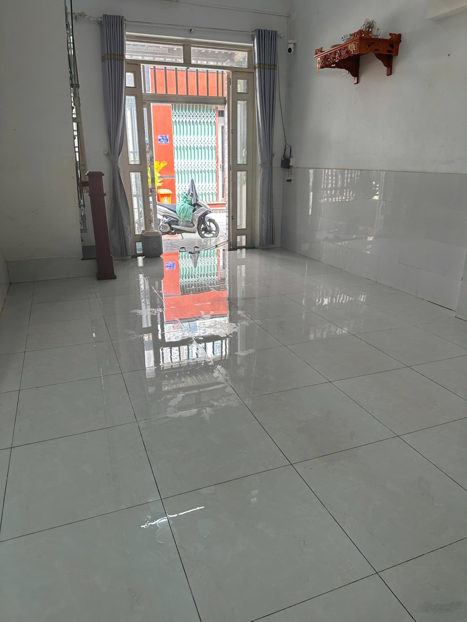 6.5 triệu/tháng - nhà 1 lầu 2 phòng ngủ 2wc 2 máy lạnh Lò Lu gần khu công nghệ cao, Vinhome Q.9