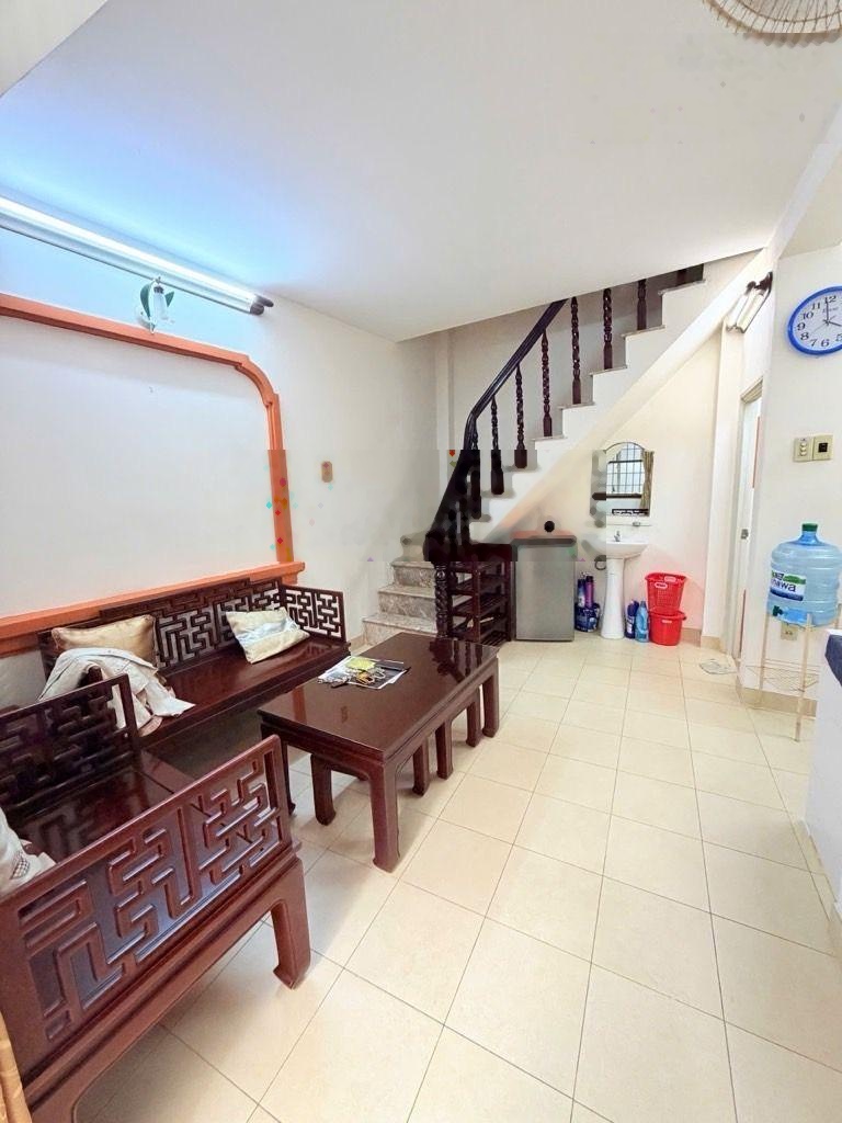 Bán nhà đẹp 3 tầng khu VIP Nguyễn Văn Trỗi - 24m2 - sát hẻm xe hơi - có sân