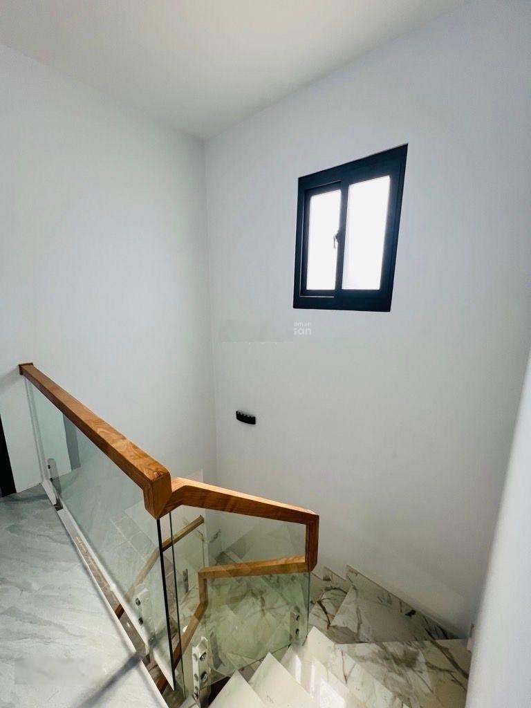 Sát mt hxh lâm văn bền q7 - hẻm 4m nhà đẹp 2 tầng - 41m2 - chỉ 5.2 tỷ