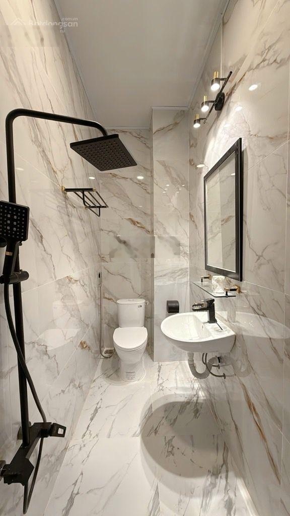 Bán nhà xe hơi ngủ nhà tại Lê Thị Chợ, 9,5 tỷ, 65m2, hàng hiếm tại Quận 7, HCM