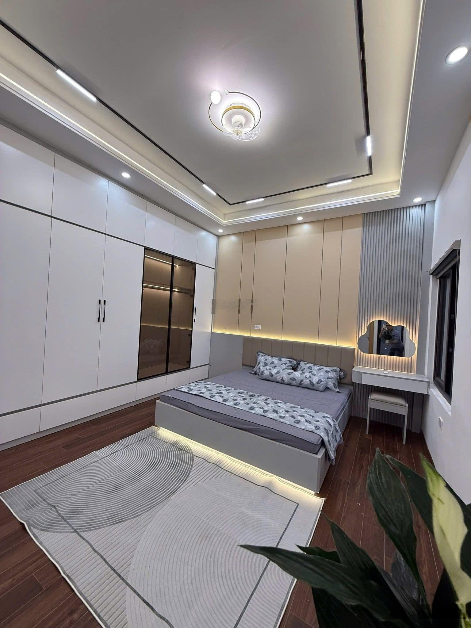 Bán nhà 33/35m x 5T mặt ngõ ôtô Phố Ngọc Thạch, Kim Liên. Giá 12tỷ.