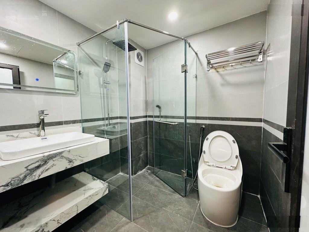 Bán NR 50m2, 5PN, 4WC tại Trần Đại Nghĩa, Hoàng Liệt, Hoàng Mai, giá siêu hời 11 tỷ. Thang máy nhâp