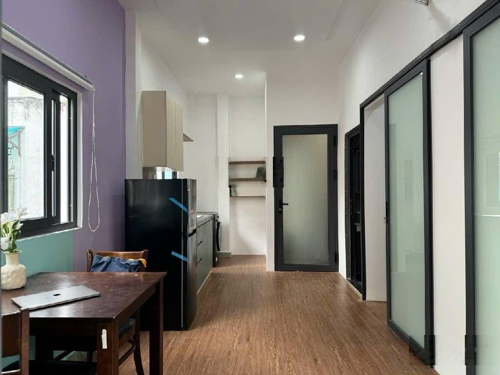 Bán nhà 3 tầng, hẻm xe hơi, khu Hà Đô, Cao Thắng, Q10, diện tích 60 m2, giá thương lượng