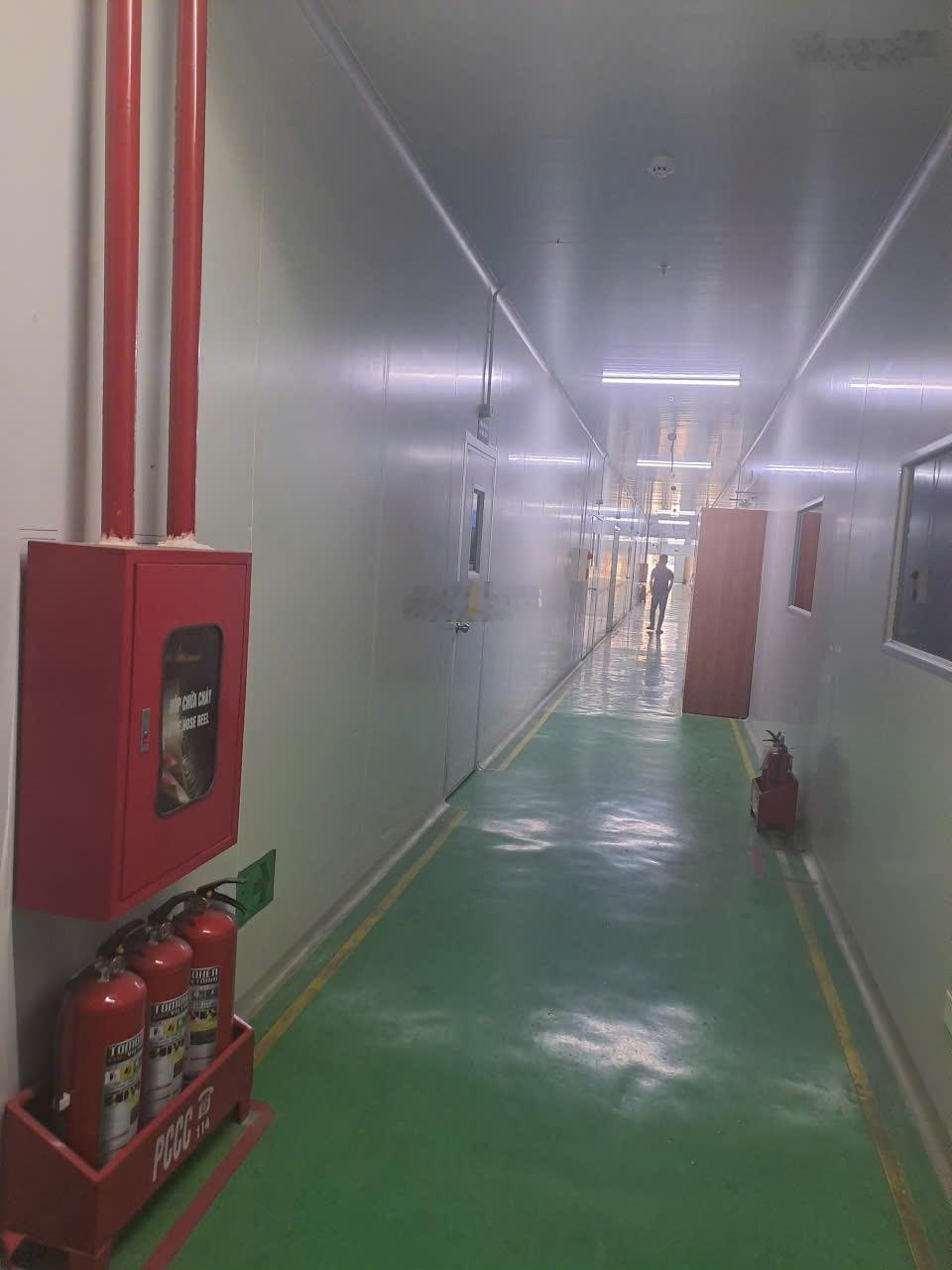 Cho thuê kho xưởng tại khu CN Quang Minh - Mê Linh. Diện tích 2050m2, văn phòng đầy đủ