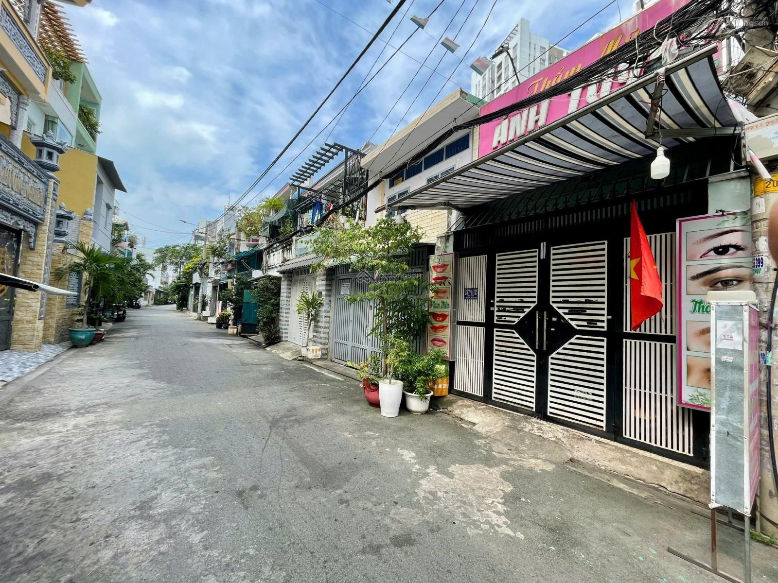 - Bán nhà hẻm 6m Hòa Bình khu Tô Hiệu P Hiệp Tân dt 4mx14m giá 6,2 tỷ