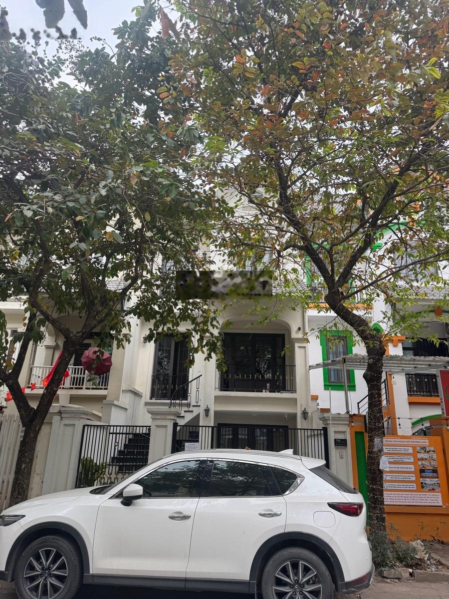 Bán biệt thự Gleximco Lê Trọng Tấn-Hà Đông, 160m2, 4 tầng, mặt tiền 8m. Về ở luôn!