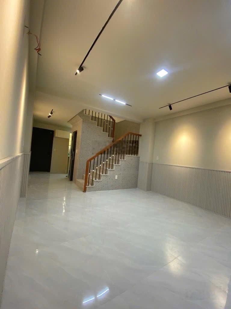Bán nhà 3 tầng. huỳnh tấn phát, p tân thuận, quận 7. nhà mới vào ở ngay. 4m x 11m. 3 pn.chỉ 4,99 ty