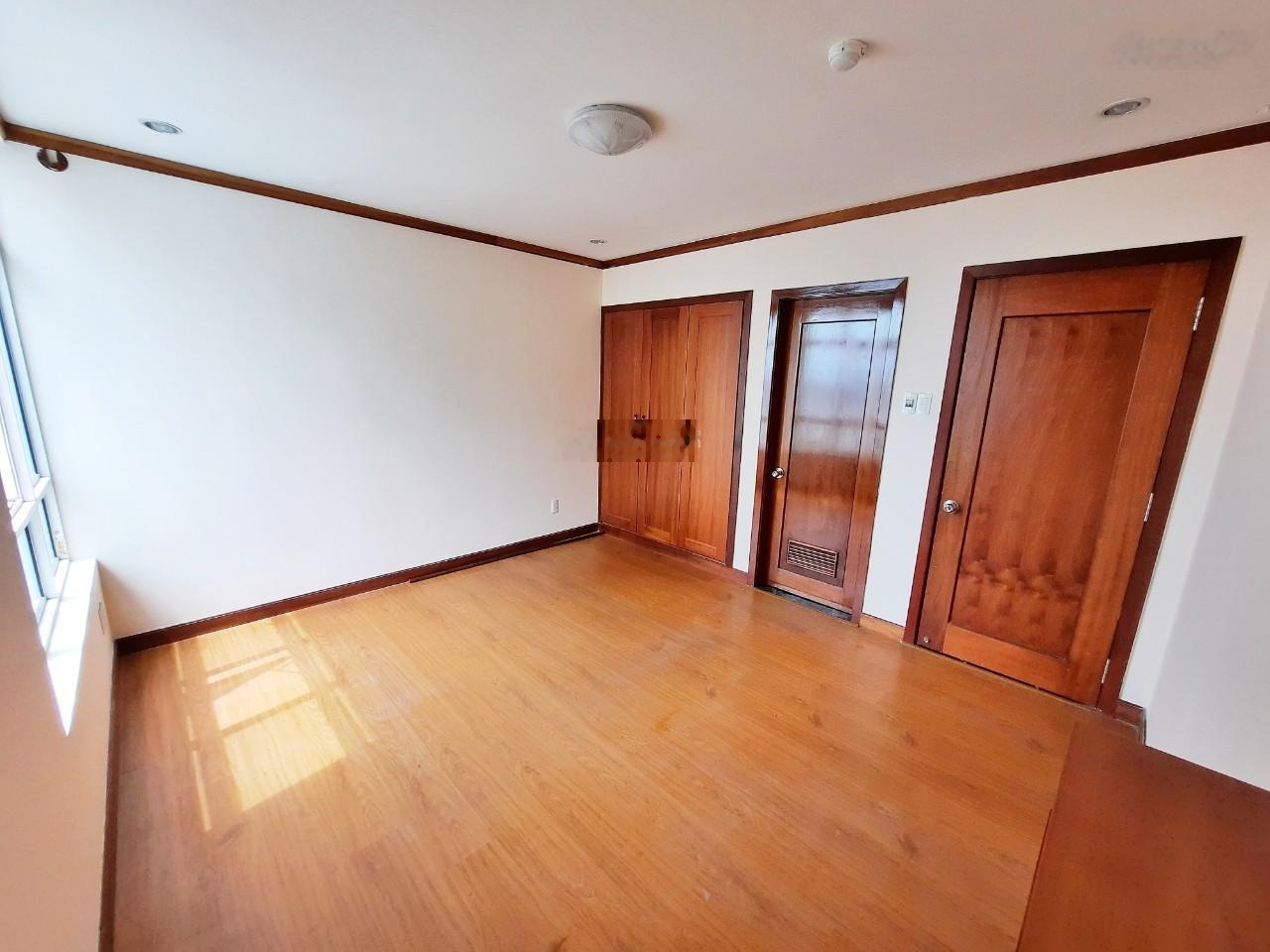 Cho thuê CC Samland Giai Việt, 11 triệu, 115m2, 2PN, view đẹp. Hot