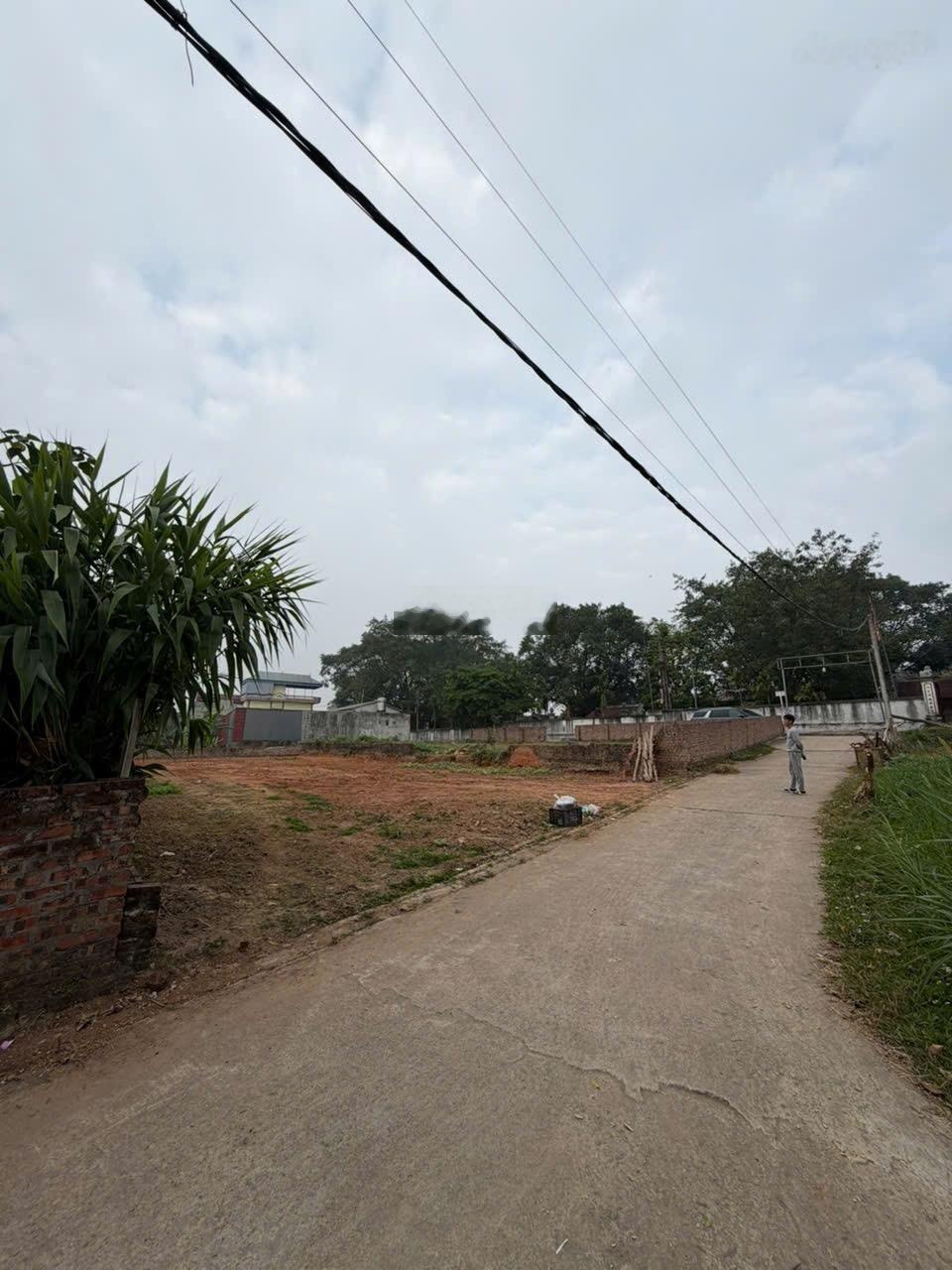 Em có lô 100 m , đất ở tất, đất sổ đỏ, ngõ thông, ô tô tải vào dc Thắng Trí- Minh Trí- Sóc Sơn- HN