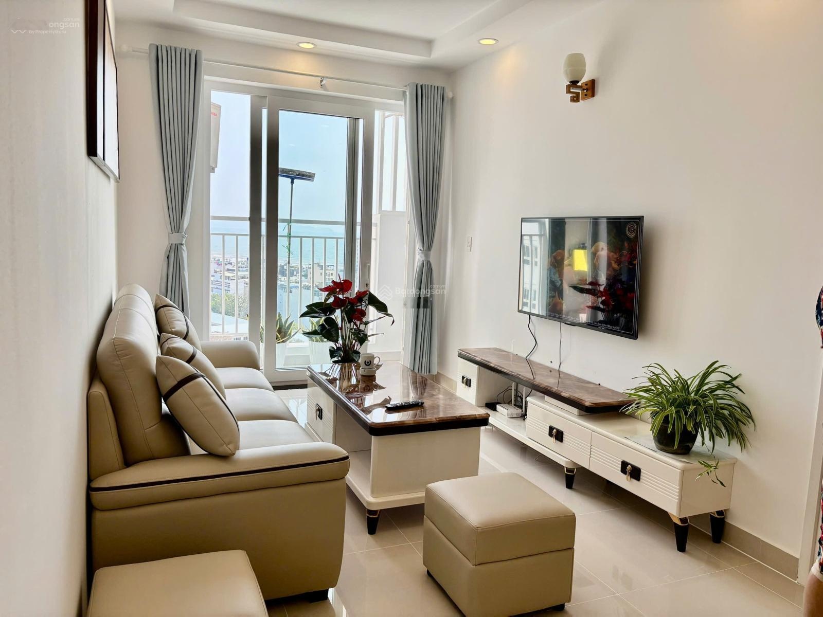 Bán gấp căn chung cư Melody, 2 phòng ngủ, view biển. Nhà mới cực đẹp