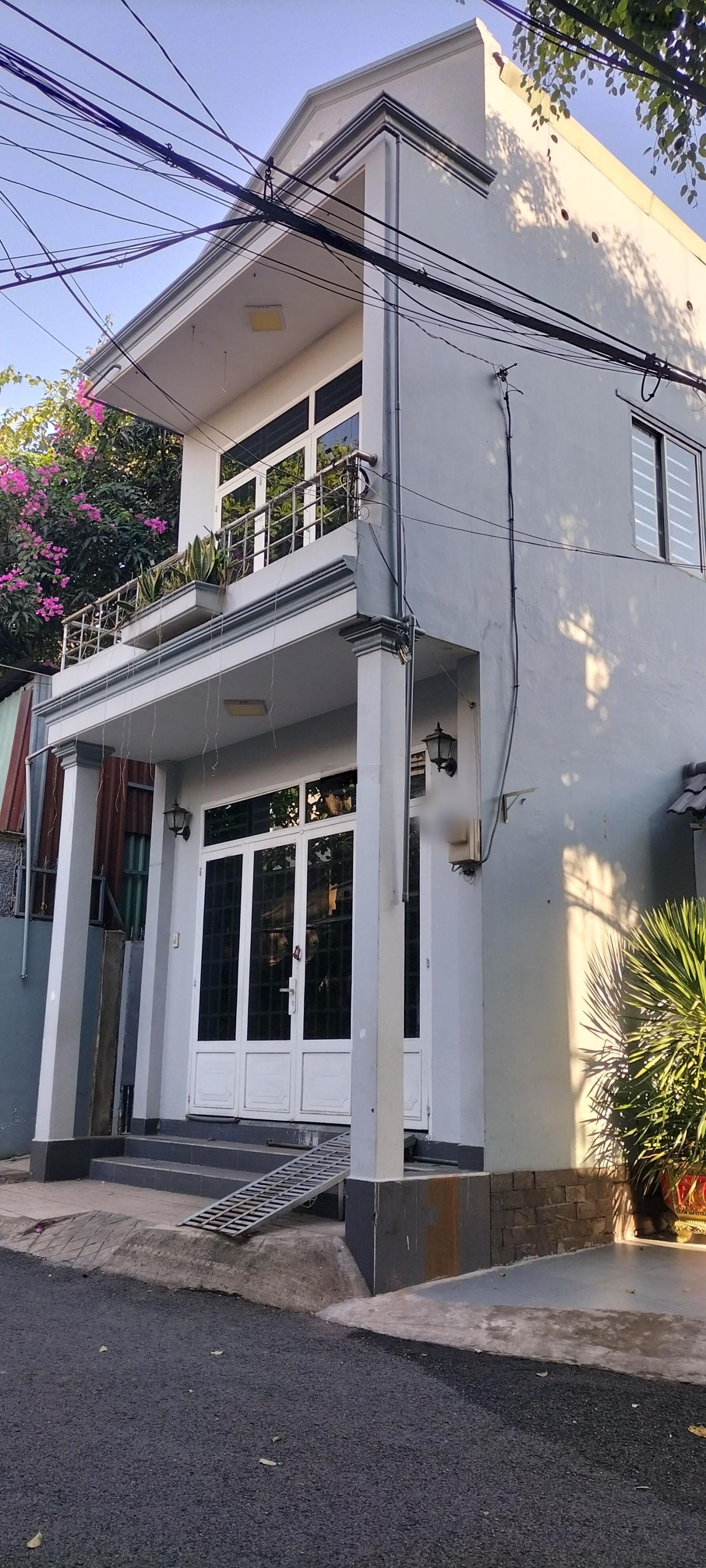 Nhà Tam Châu sát BV Thủ Đức Hẻm xe tải, 68M2, Nở hậu 4.8m, Hoàn công đủ 5,7 Tỷ