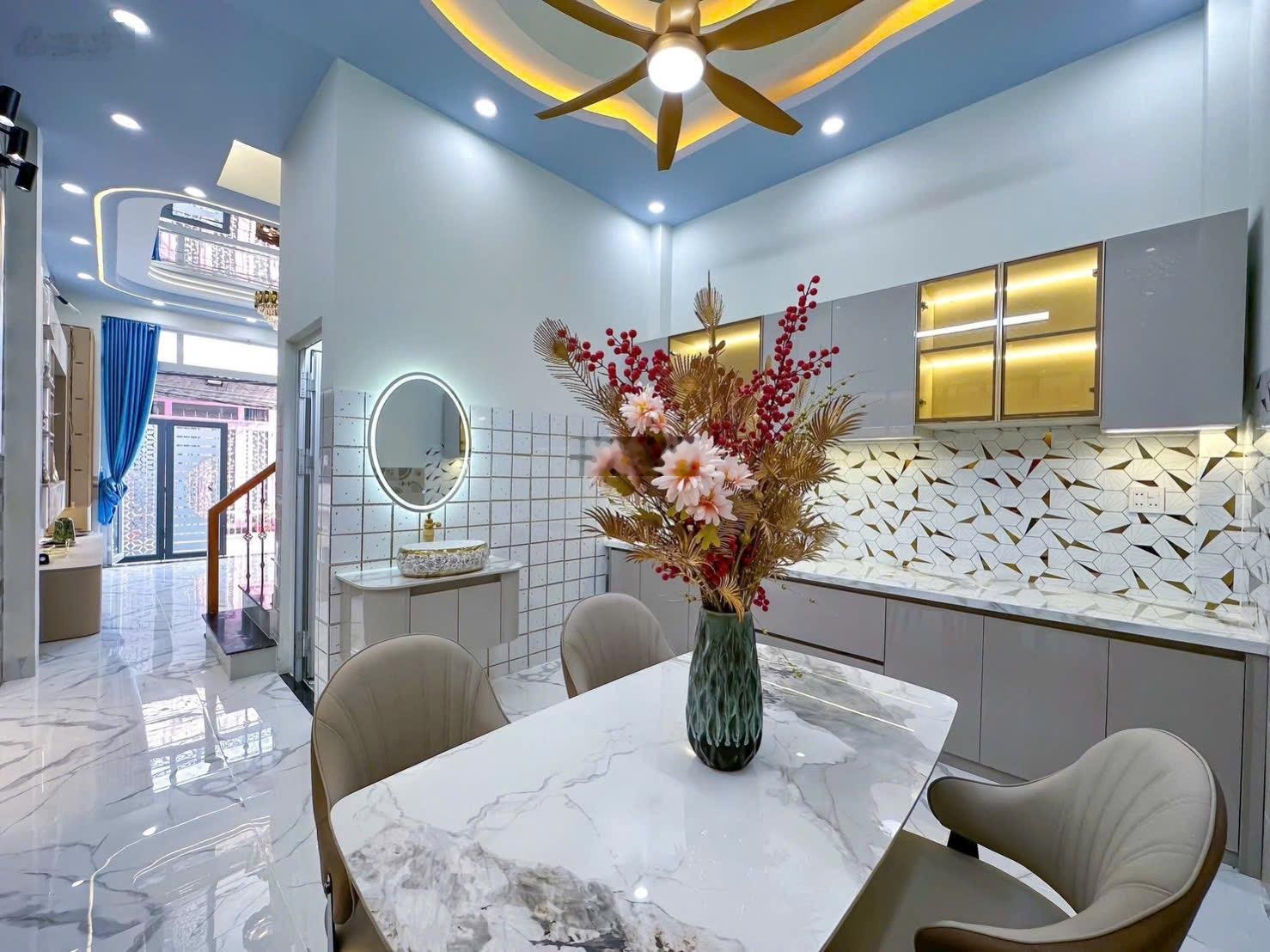 Bán nhà lầu xây dựng mới 100% hẻm 11 sau lưng bv đa khoa trung ương gần khu ẩm thực bờ hồ bún xáng