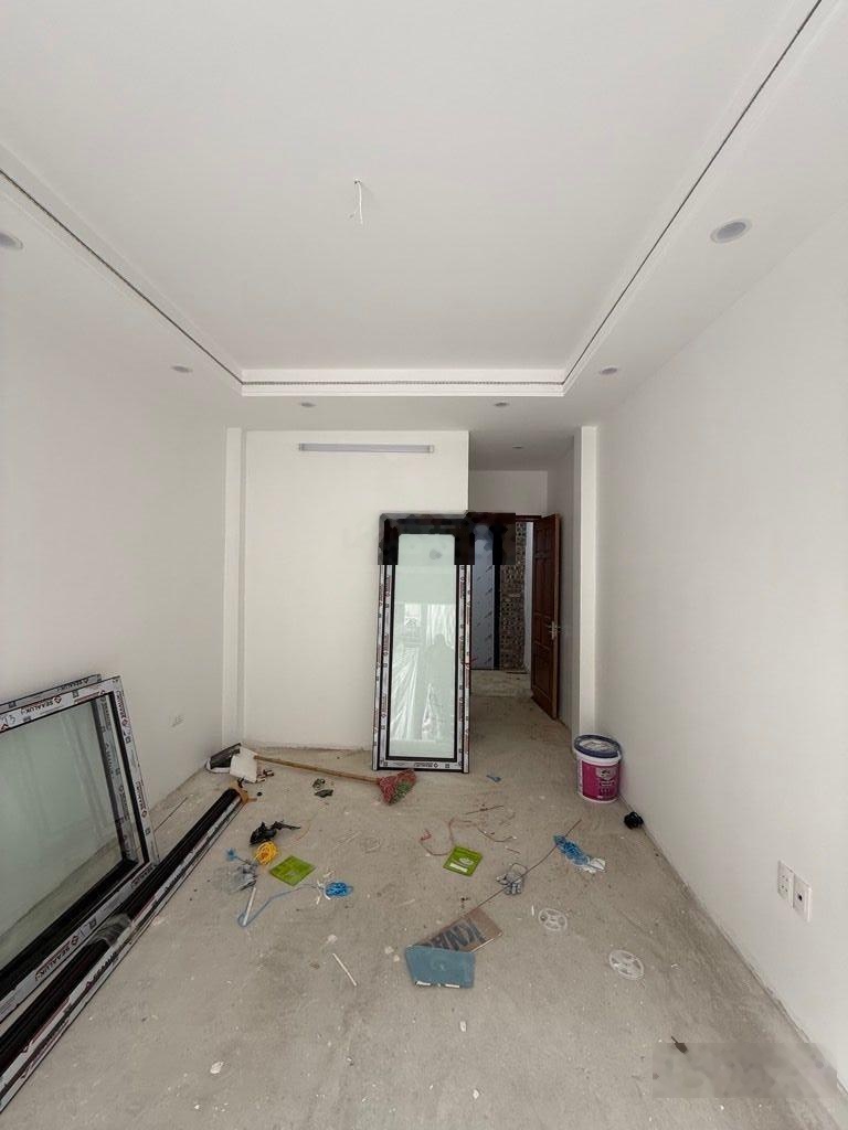 Vĩnh hưng - lô góc - trước nhà 4m - 10m ra ô tô tránh - giá rẻ